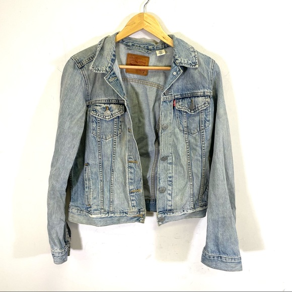 Levi’s blue denim jean jacket size M